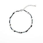 Гривна за глезен с черни и цветни мъниста, ръчно изработена, свежа и модерен стил.