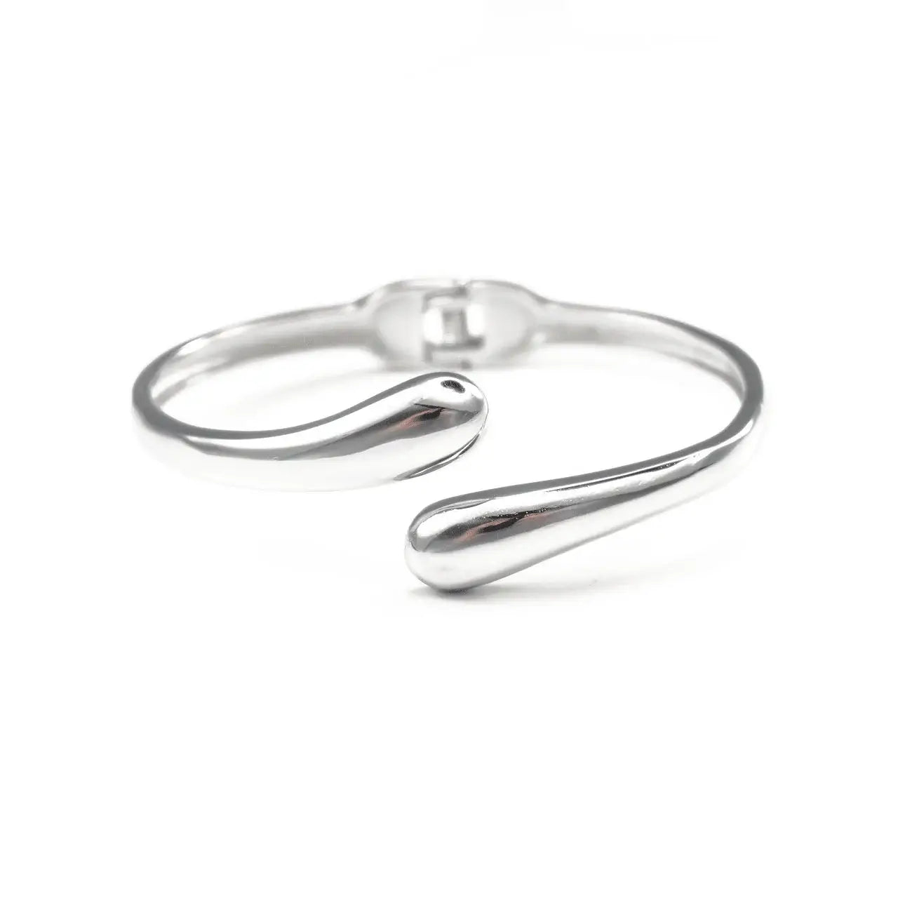 Сребърна гривна с изчистен дизайн и уникални детайли, изработена от медицинска стомана.