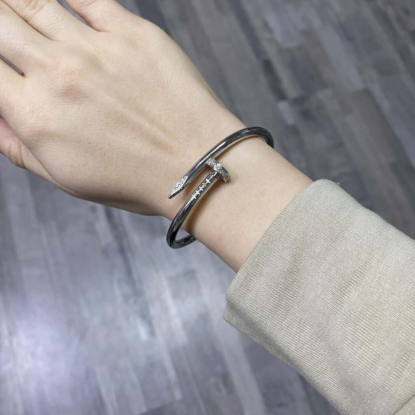 Ασημί Βραχιόλι "Καρφί" με Κρύσταλλα