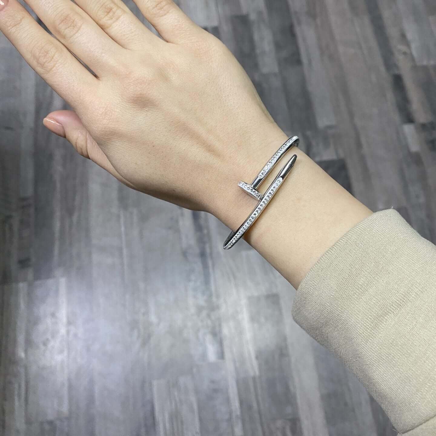 Χρυσό βραχιόλι "Καρφί" με ζιργκόν