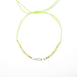 Бохо гривна за глезен с нежни перли и мъниста в свеж жълт цвят, регулируема и стилна.