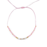 Бохо гривна за глезен в розово с мъниста и фини детайли, ръчно изработена и регулируема.