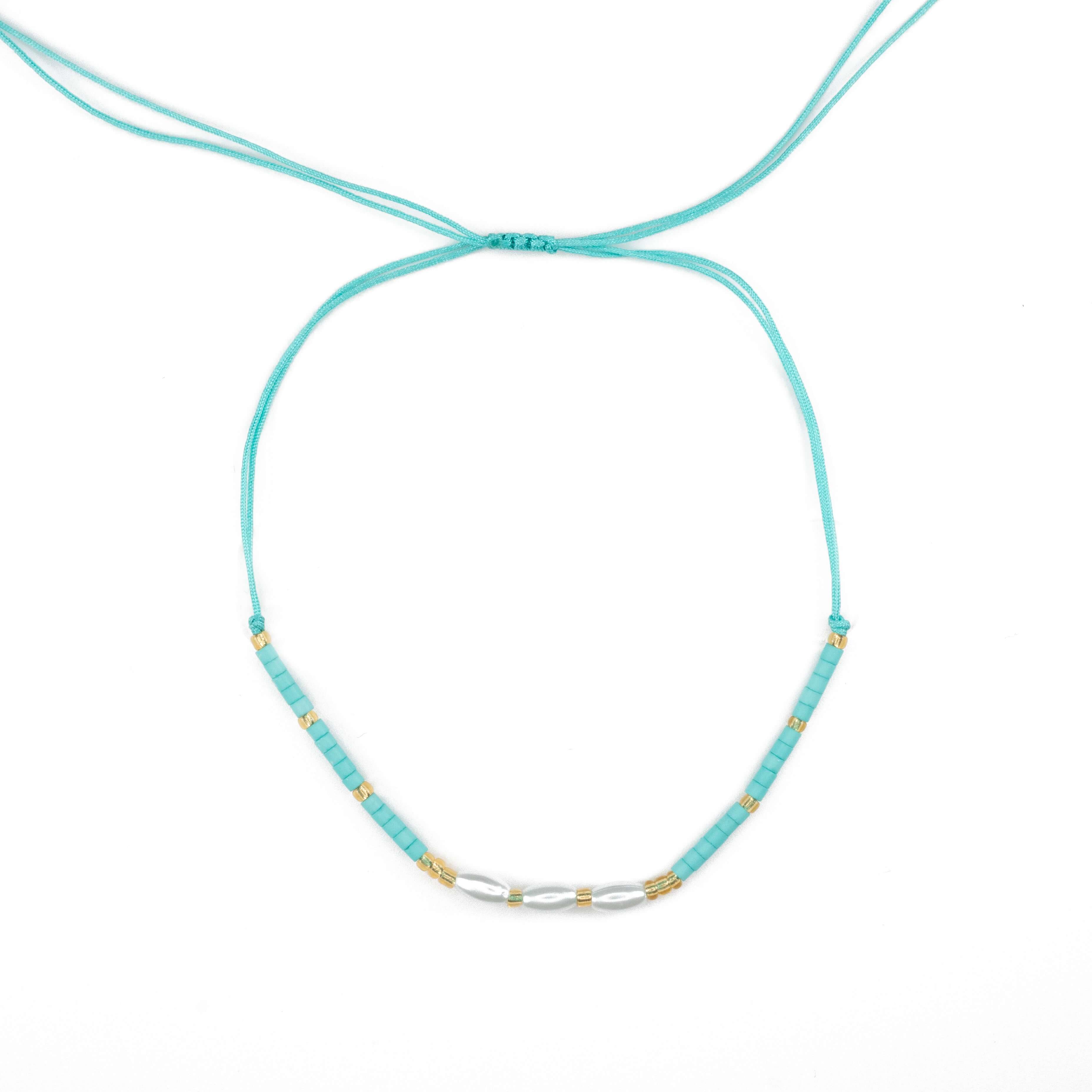 Бохо гривна за глезен с нежни перли и мъниста в светло син цвят.