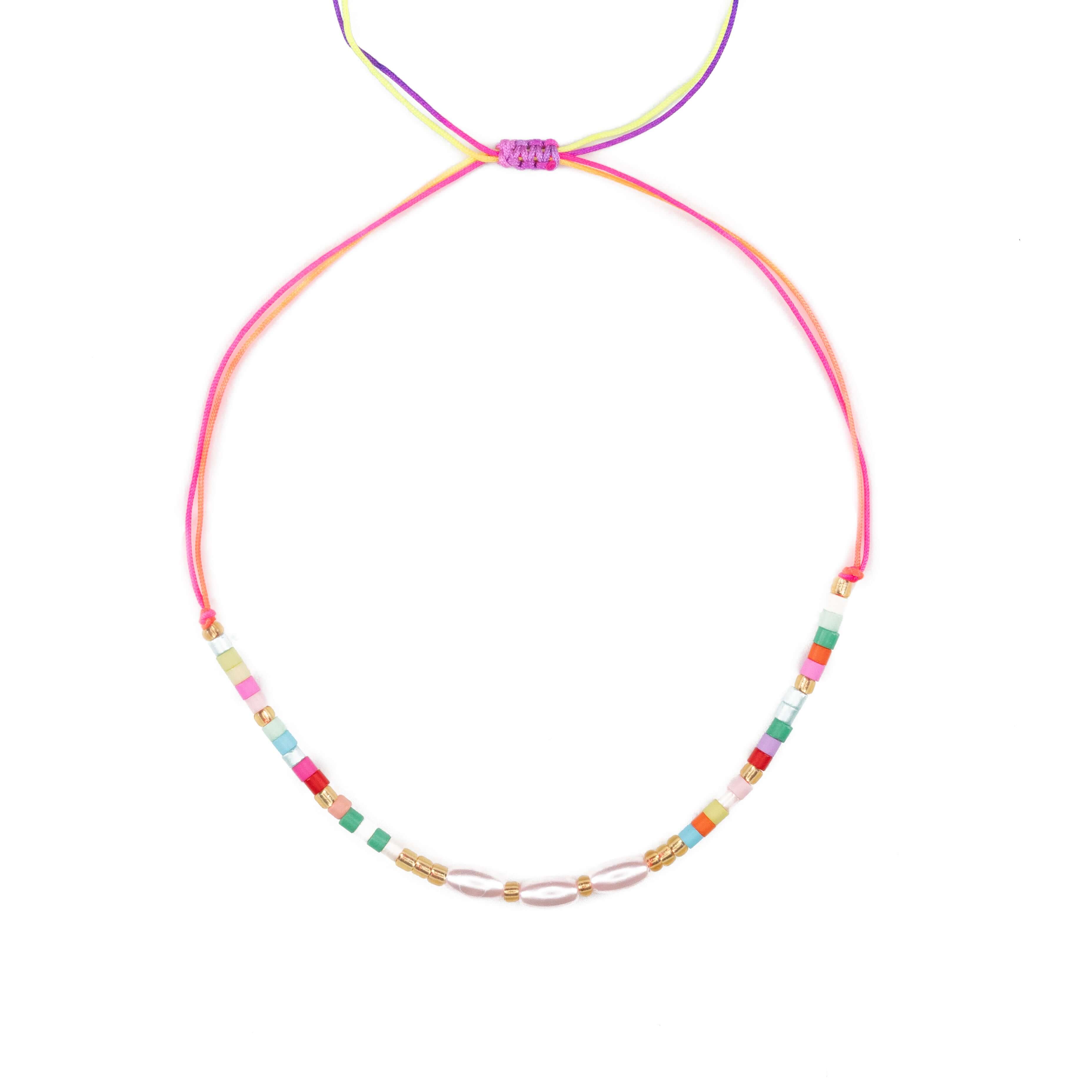 Бохо гривна за глезен с цветни мъниста и перли, ръчно изработена, регулируема и ефирна.