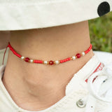 Бохо гривна за глезен с червен конец и цветни мъниста, перфектен летен аксесоар.