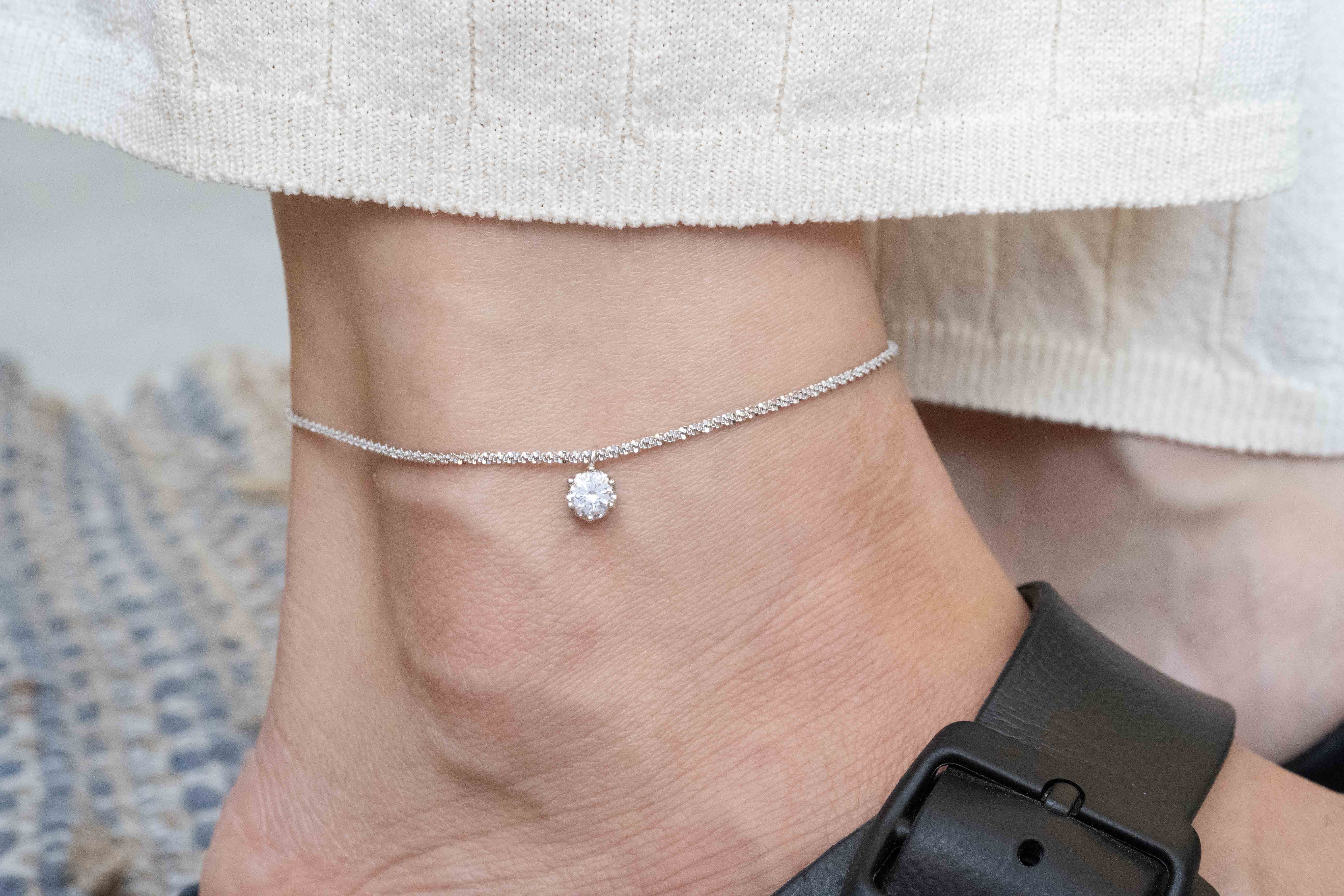 Сребърна Гривна за Глезен Блясък S925, с родиево покритие и декоративен елемент.