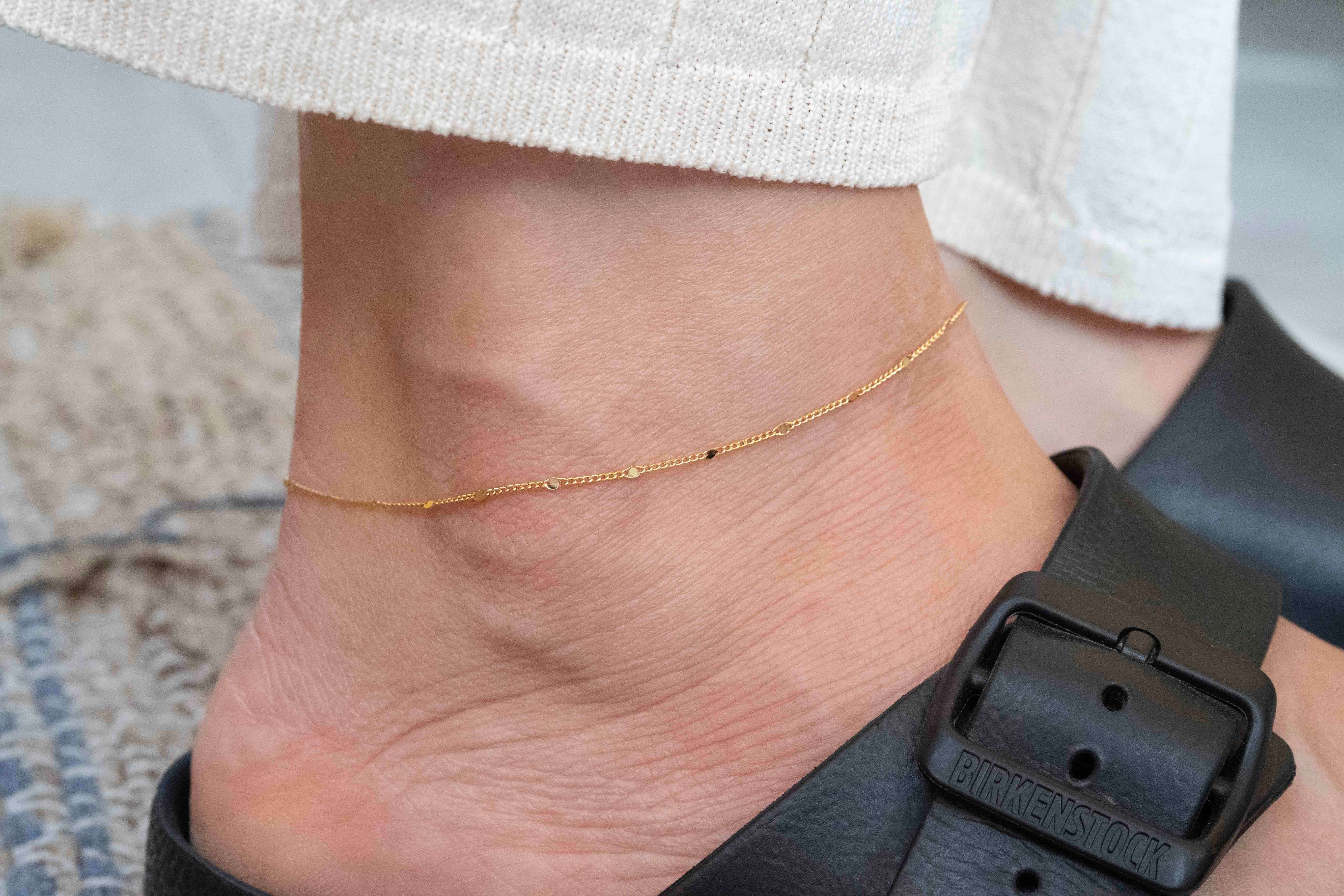 Сребърна Гривна за Глезен Нежност S925, елегантен модел с родиево покритие, перфектна за летния сезон.