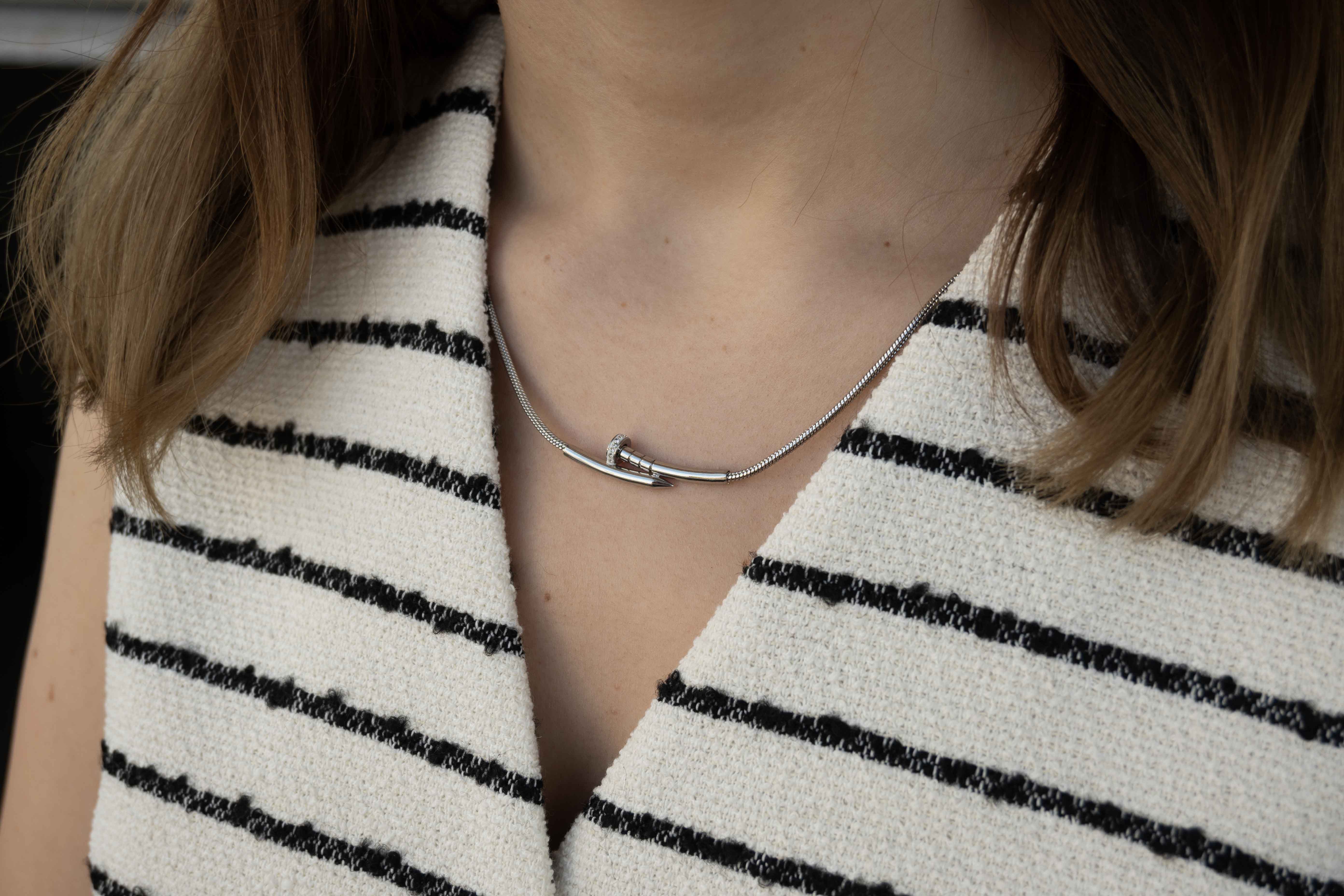 Колие Пирон с Кристали в 2 Цвята, златисто-сребристо сребърно покритие, модел на врата.