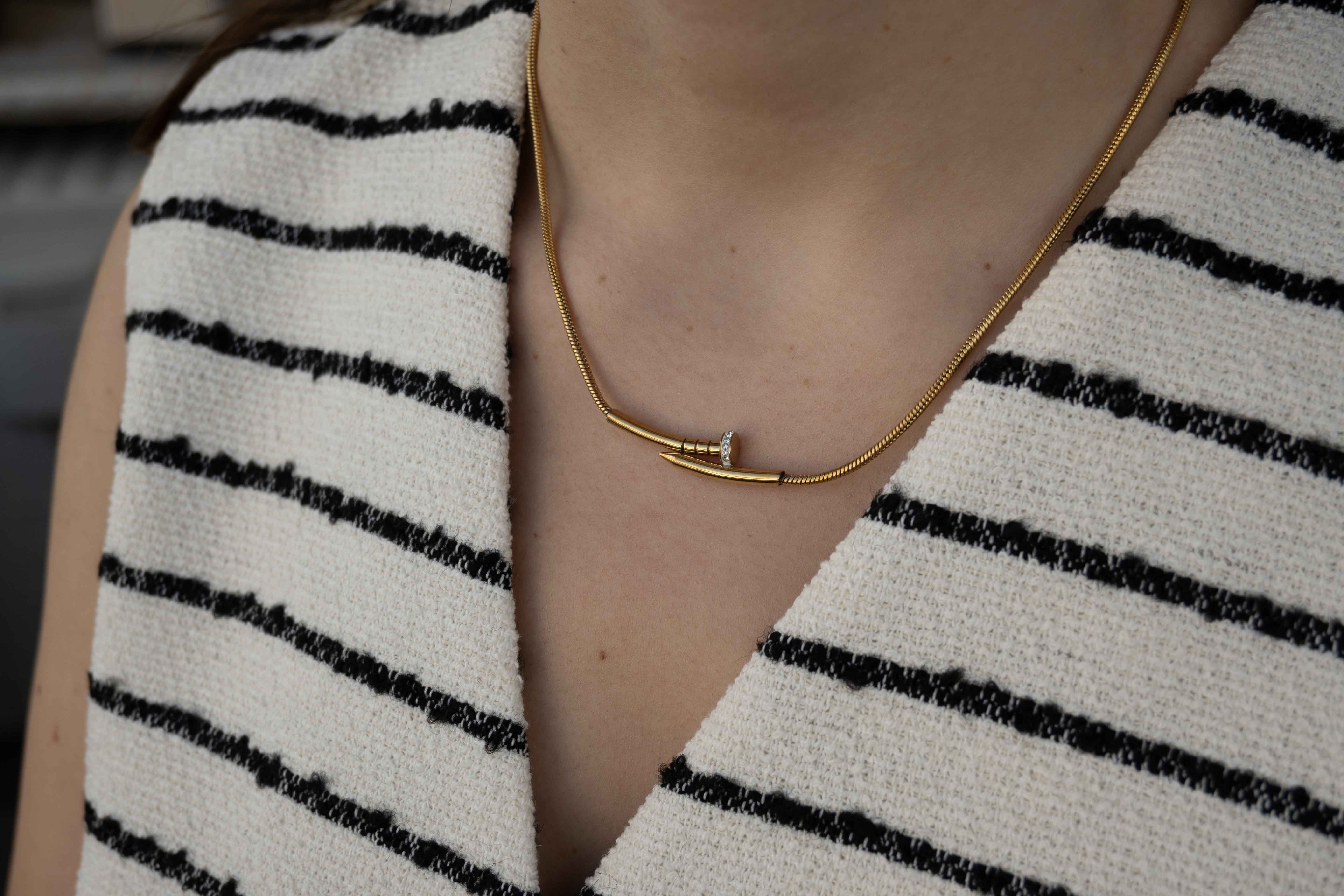 Колие Пирон с Кристали в 2 Цвята - модерен дизайн с златисто покритие и елегантни кристали