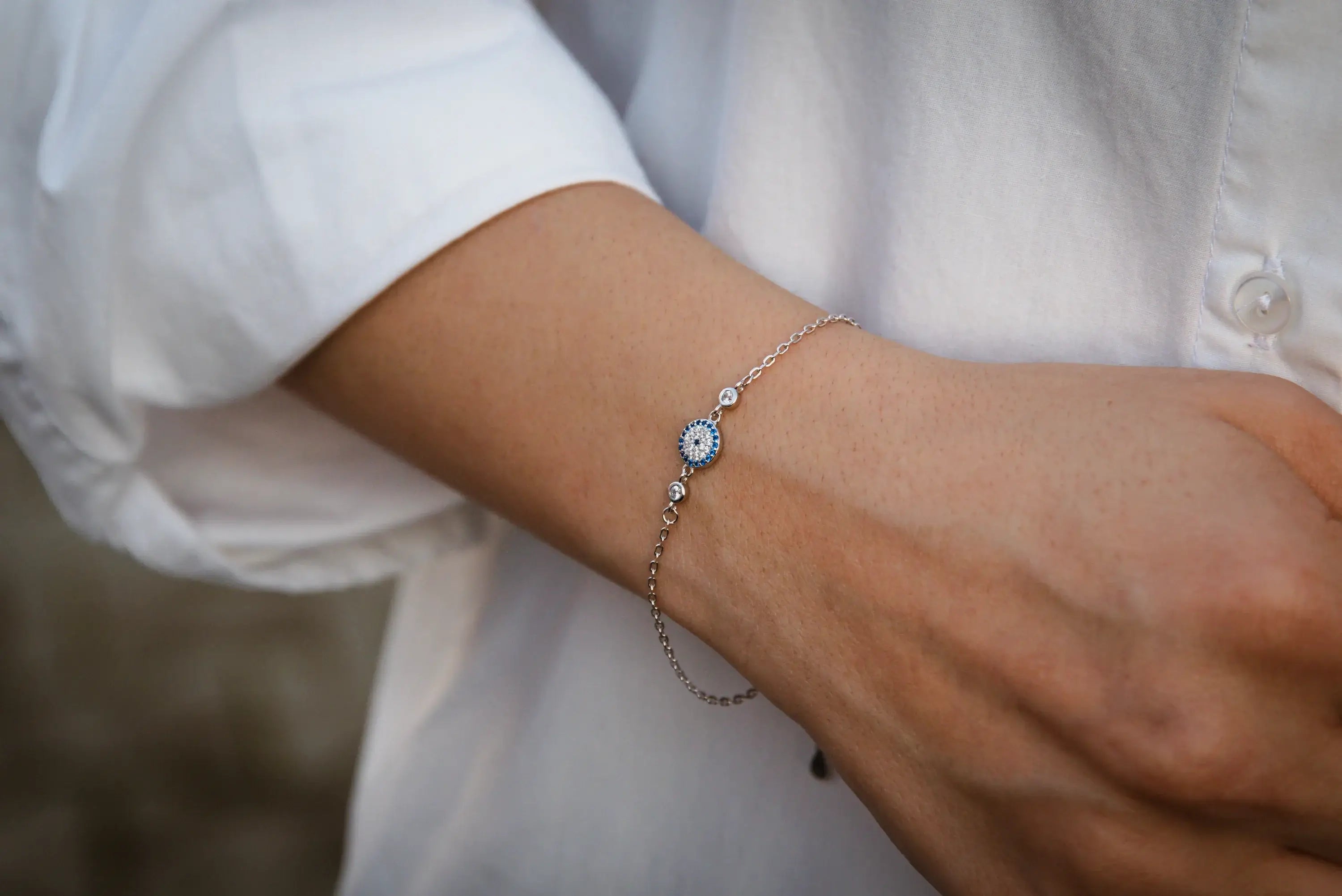 Сребърна гривна Hamsa със сини кристали, изработена от S925 сребро, подарък за стилен аксесоар.