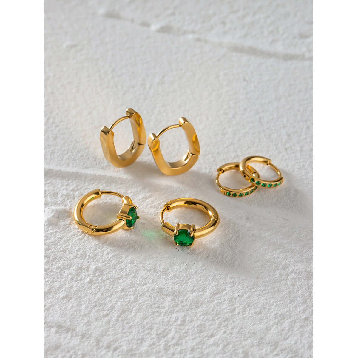 Сет обеци Everyday с 18К златно покритие в различни стилове и размери, идеални за всекидневно носене.