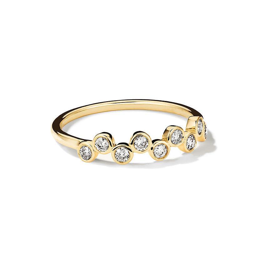 Елегантен пръстен с 18К златно покритие и циркон 5А камъни, идеален за всеки повод.