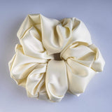 Μεγάλο σατέν scrunchie – Σαμπανί