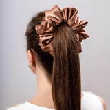 Μεγάλο σατέν scrunchie – Ανοιχτό καφέ