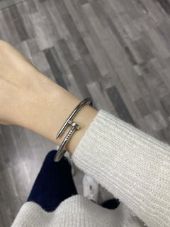 Βραχιόλι από χειρουργικό ατσάλι "Καρφί" - χρυσό