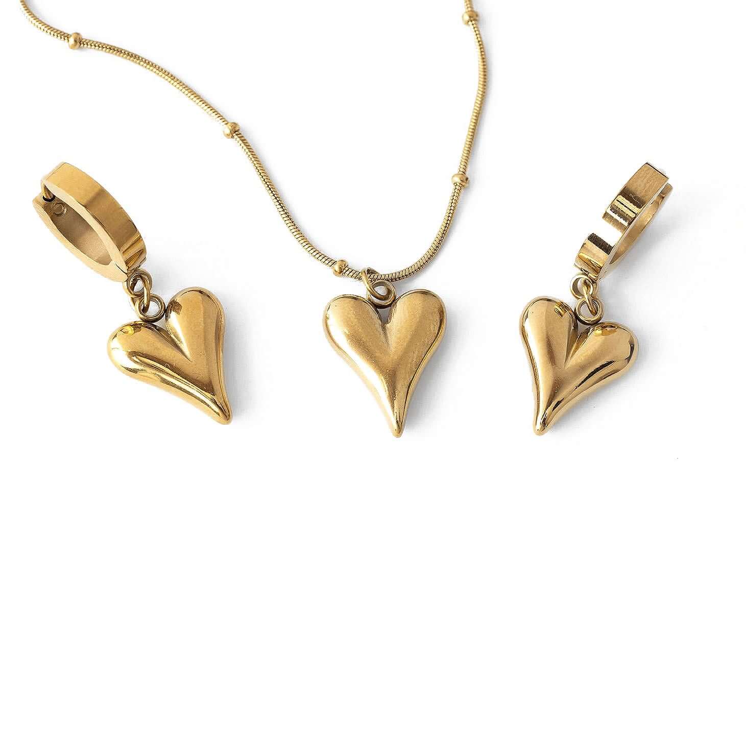 Комплект колие и обеци от медицинска стомана с висулки сърца, идеални за романтичен стил.