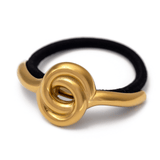 Ластик за коса Circle с уникален златист дизайн и черен ластик, изработен от качествени материали.