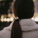 Ластик за коса Circle - стилен аксесоар за красиво оформяне на прическа.