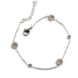 Мека сребриста гривна с блестящ камък