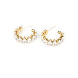 Облици Селенсе с три пиърсинг дупки, златисти и сребристи, елегантен модерен дизайн.