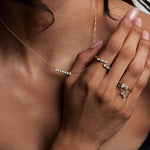 Вече от сребро с цирконий и златно покритие, носи се с елегантна верижка на нежна ръка.