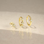 Сребърни обеци с 18K златно покритие и камъни, елегантен дизайн, идеални за всеки повод.