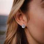 Сребърни обеци капка S925, елегантни и стилни, акцент на естествена красота и изтънченост.