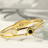 Златиста гривна с ефектен дизайн